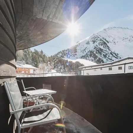 Berghotel-gasthof Gstrein فندق