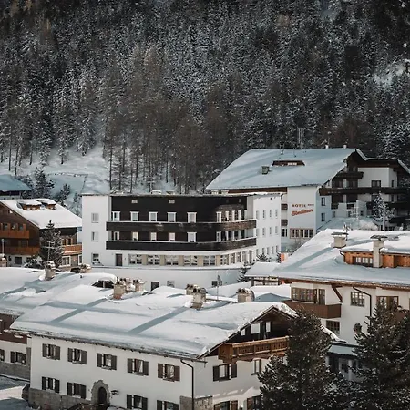 Berghotel-gasthof Gstrein فندق