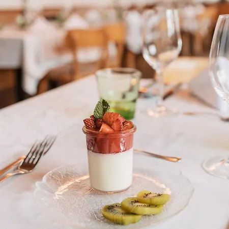 فندق Berghotel-gasthof Gstrein 3*