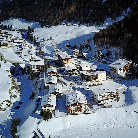 Berghotel-gasthof Gstrein ホテル 3*