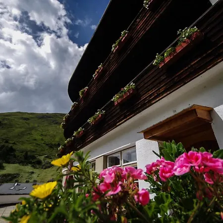 Berghotel-gasthof Gstrein 3*