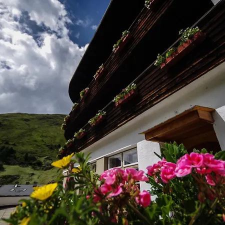 Berghotel-gasthof Gstrein Отель Вент